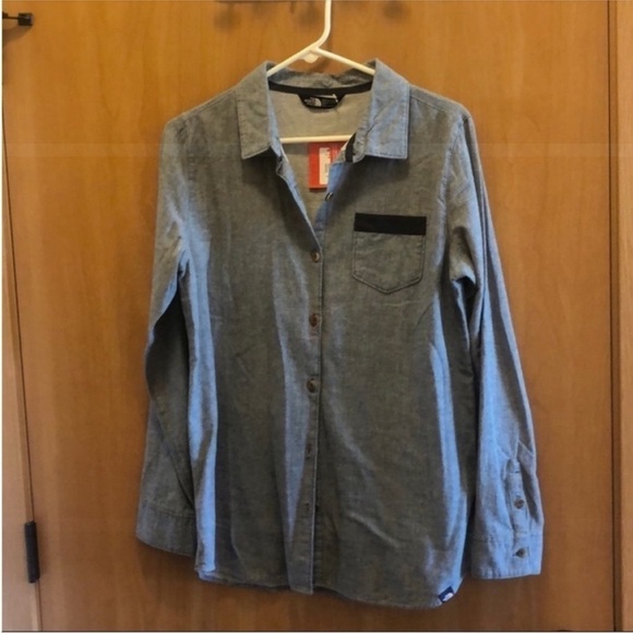 The North Face Size Medium Button Down Shirt. - Picture 11 of 11
